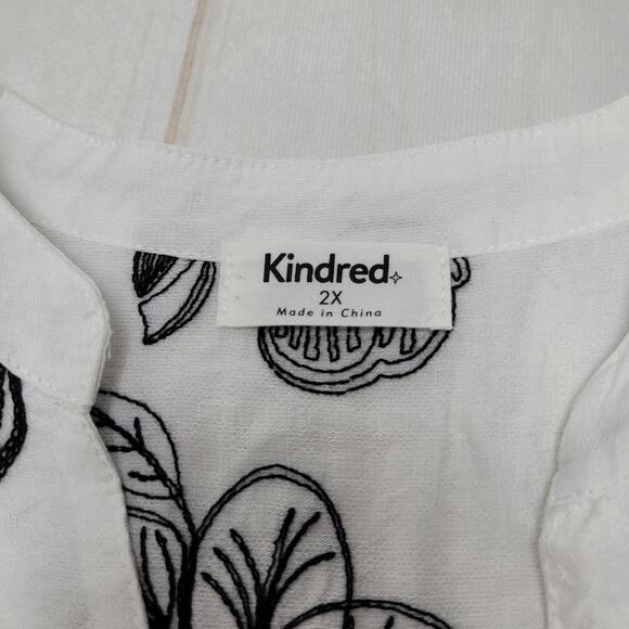 Kindred white and black embroidered button down top lagenlook - Picture 5 of 8